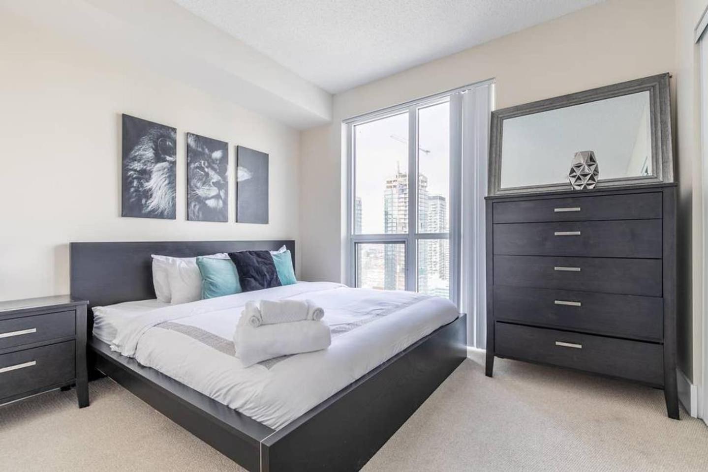 Luxury 1Br Condo - King Bed With City Views Toronto Zewnętrze zdjęcie